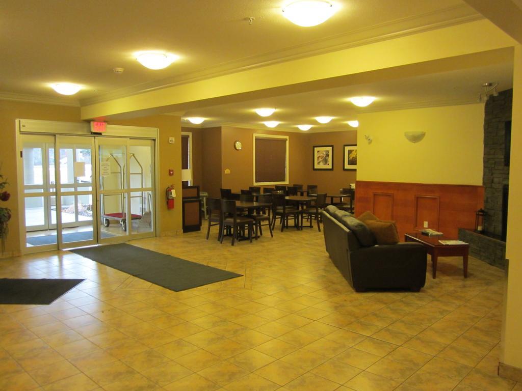 Trend Mountain Hotel & Conference Centre Tumbler Ridge Exterior foto